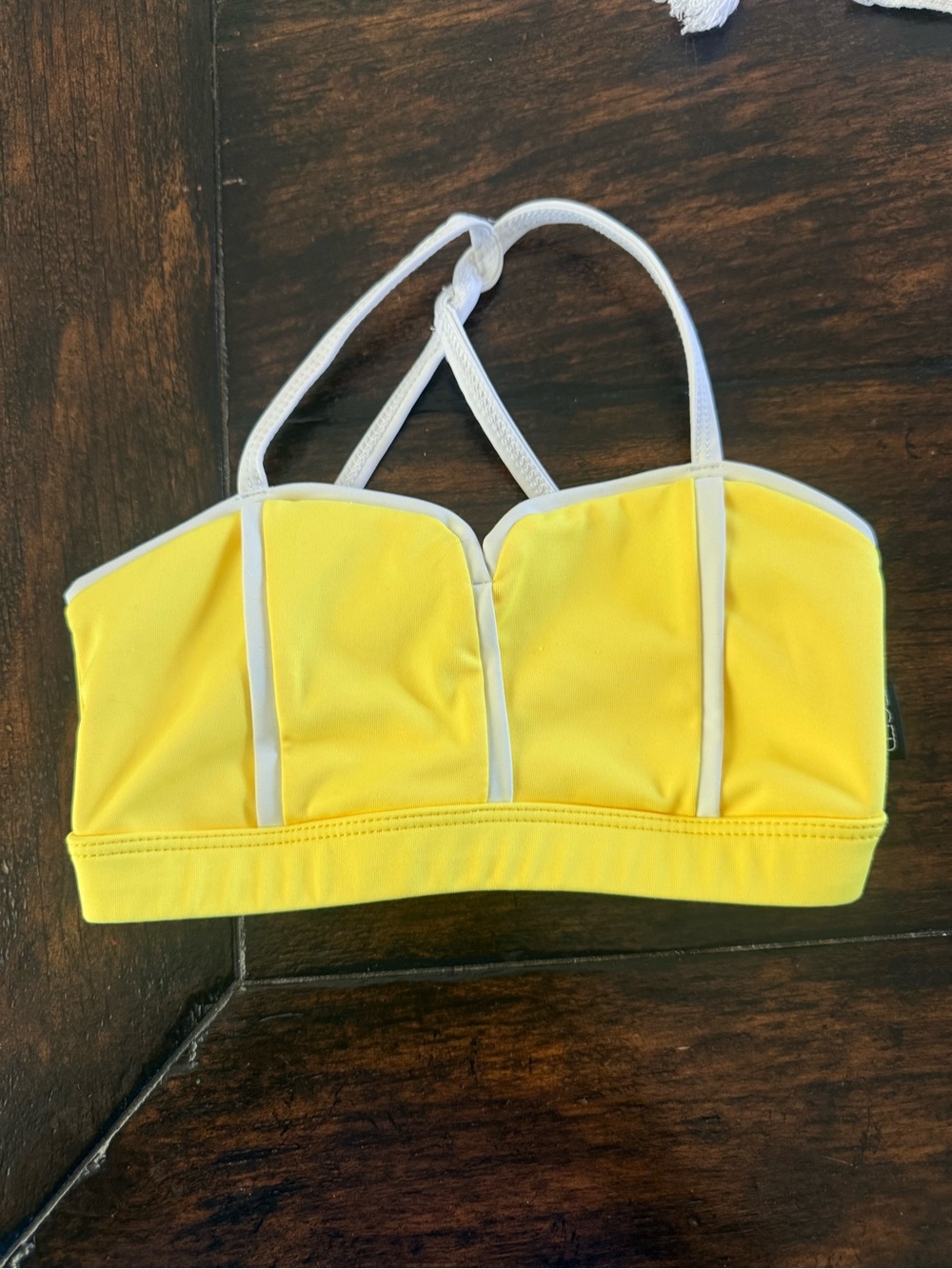 Dance bra Grace Crop
Top | Buttercup . Tiger Friday brand
Bra Neo Yellow.